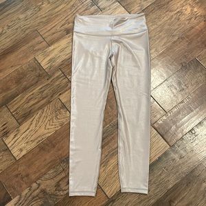 Athleta sz M light pink shimmer leggings. Only tried on but never worn.